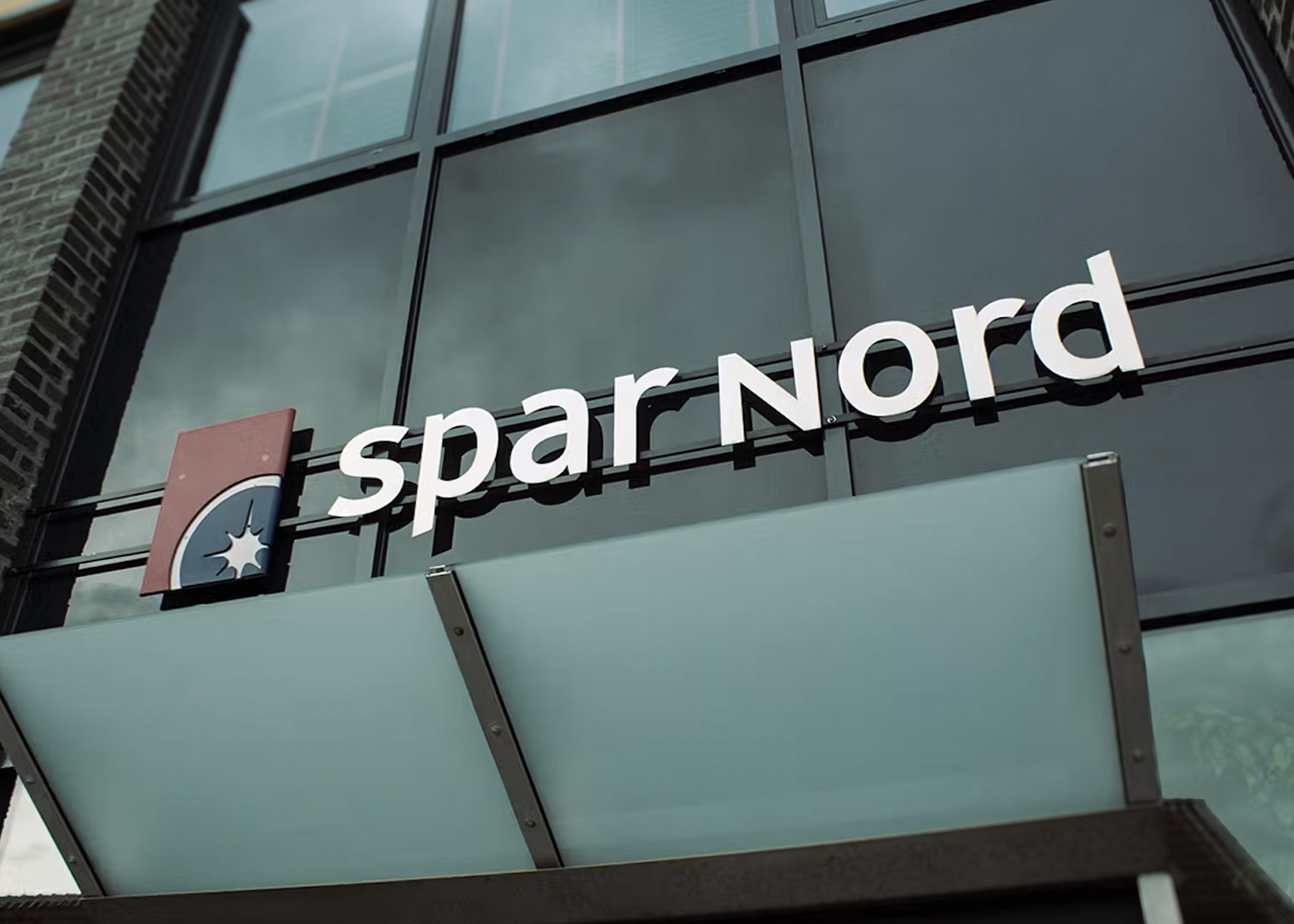 Spar Nord Logo på bygning